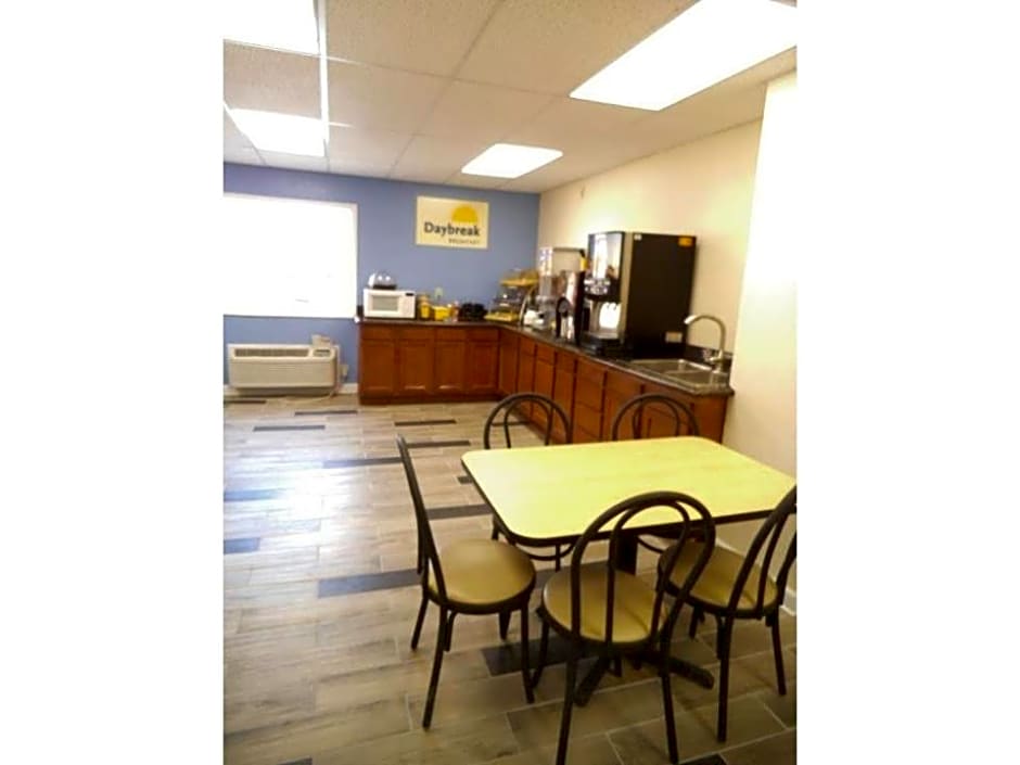 Days Inn by Wyndham West Branch Iowa City Area