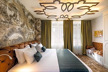 Suite with King Bed and Sofa Bed - Non-Smoking