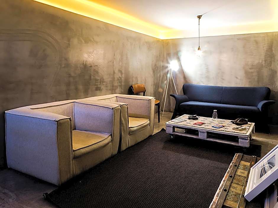 Santa Bica Eat Drink & Sleep