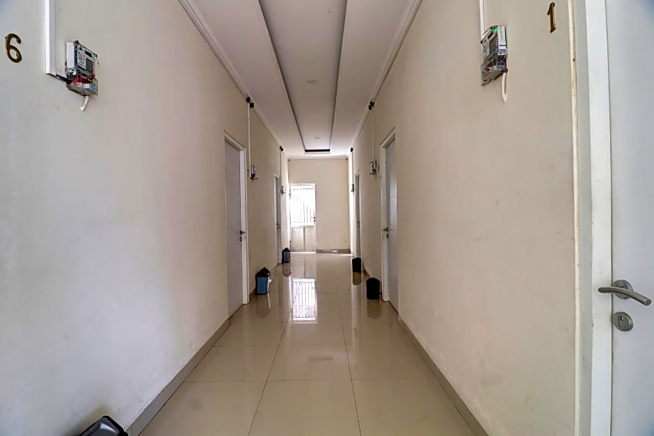 OYO Life 92707 D-akomiba Residence