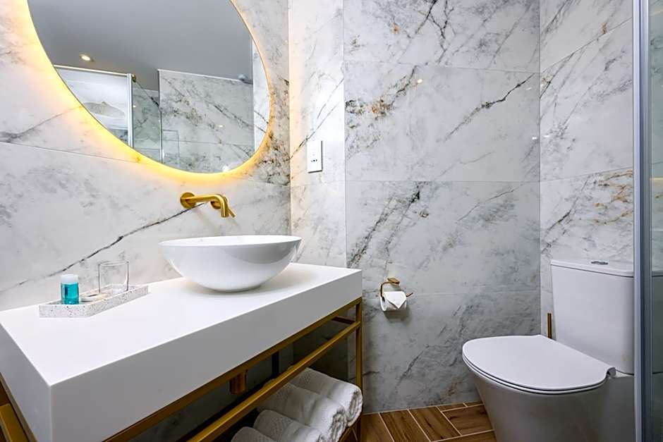 XVI Suites - Adults Only