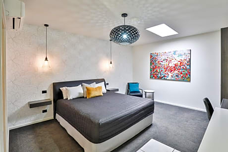 studio suite (no balcony/no window)