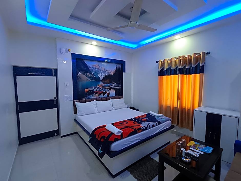 Photo 1 of 4 of Deluxe 1 King Bed
