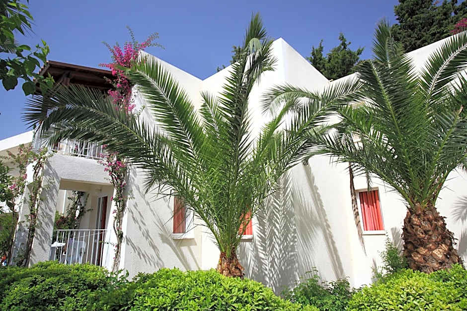 Summer Garden Suites Beach Hotel