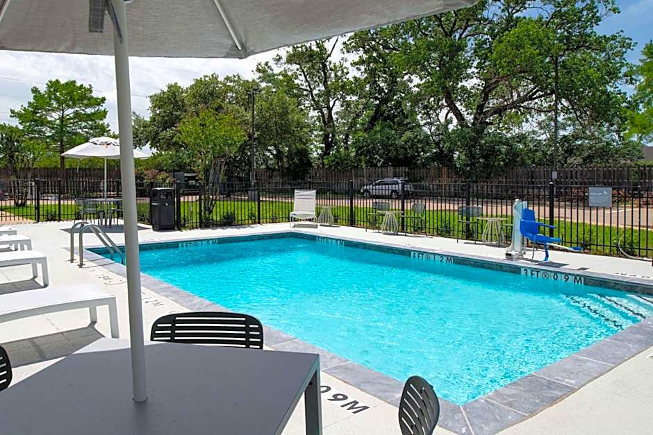 Spark by Hilton Dallas Market Center