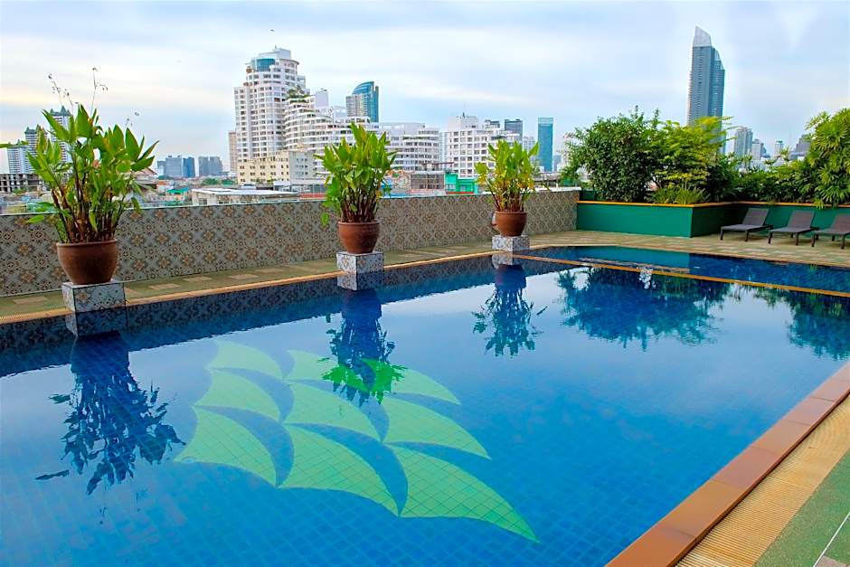 TONGTARA RIVERVIEW HOTEL