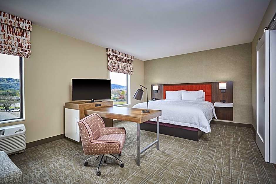 Hampton Inn By Hilton & Suites Roseburg