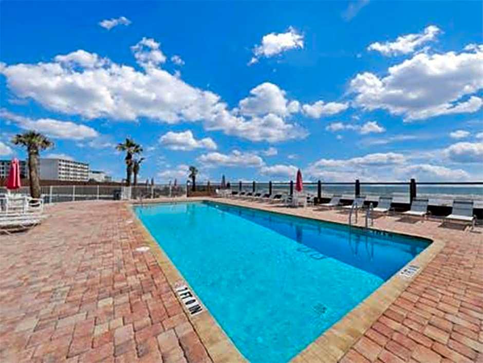 Ocean View Renovated Condo With Pool - DAYTONA BEACH