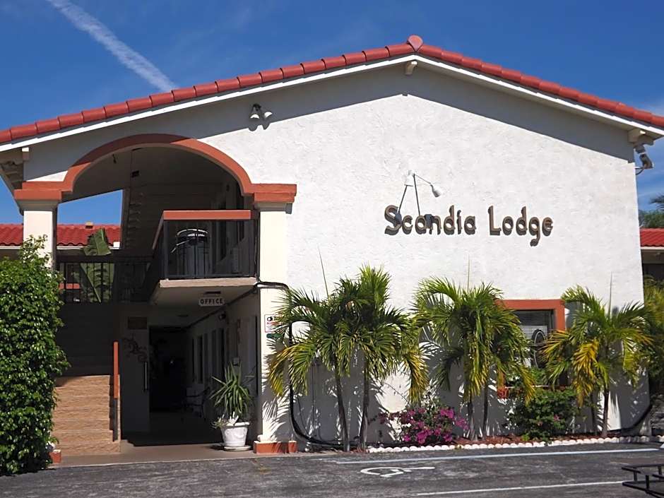 Lake Side Lodge