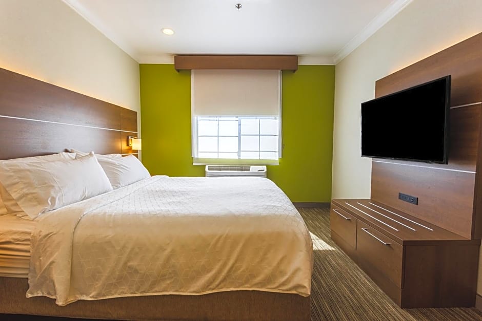 Holiday Inn Express & Suites Davis - University Area