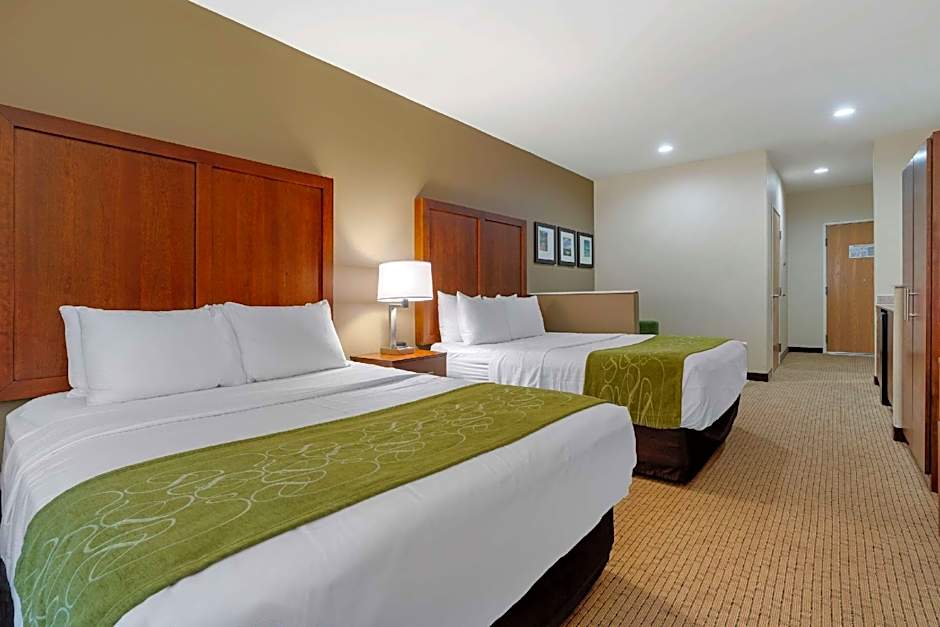 Photo 1 of 4 of 2 Queen Beds Suite, Accessible