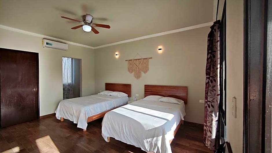 Hotel & Hostal 230