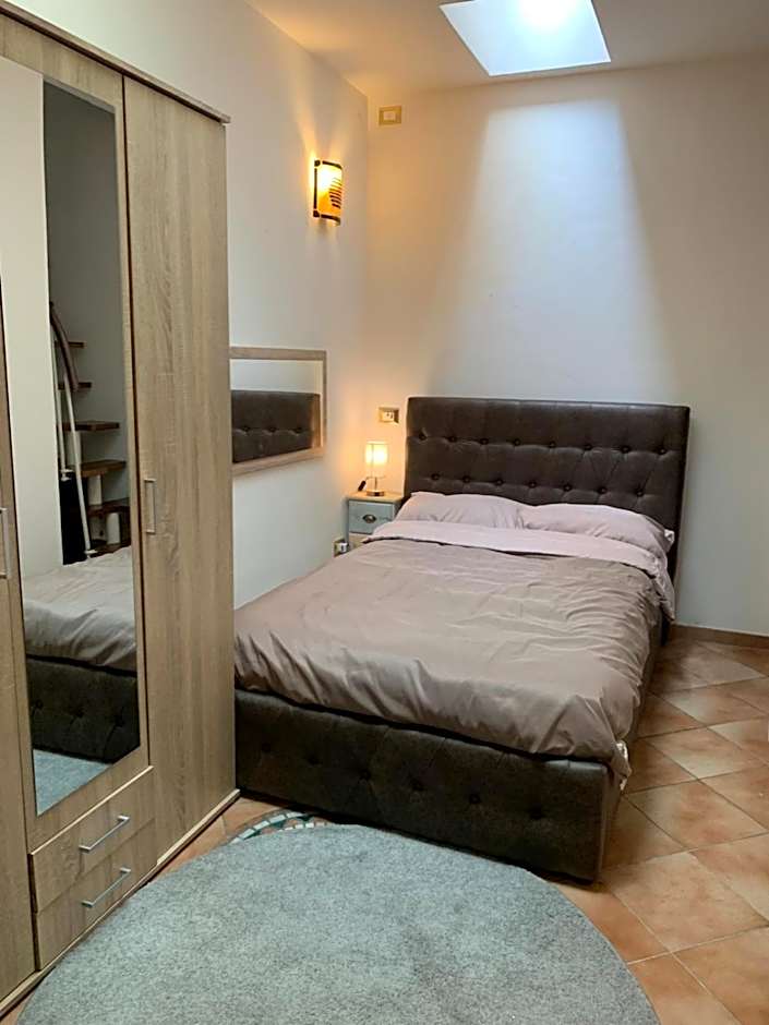 Mini casa con terrazzo in centro