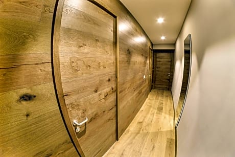 Two Connecting Rooms (5 Adults)