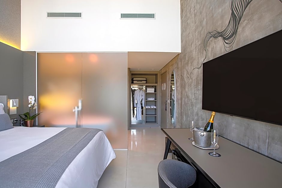 Suryaa Hotel Pinhais, Curio Collection by Hilton