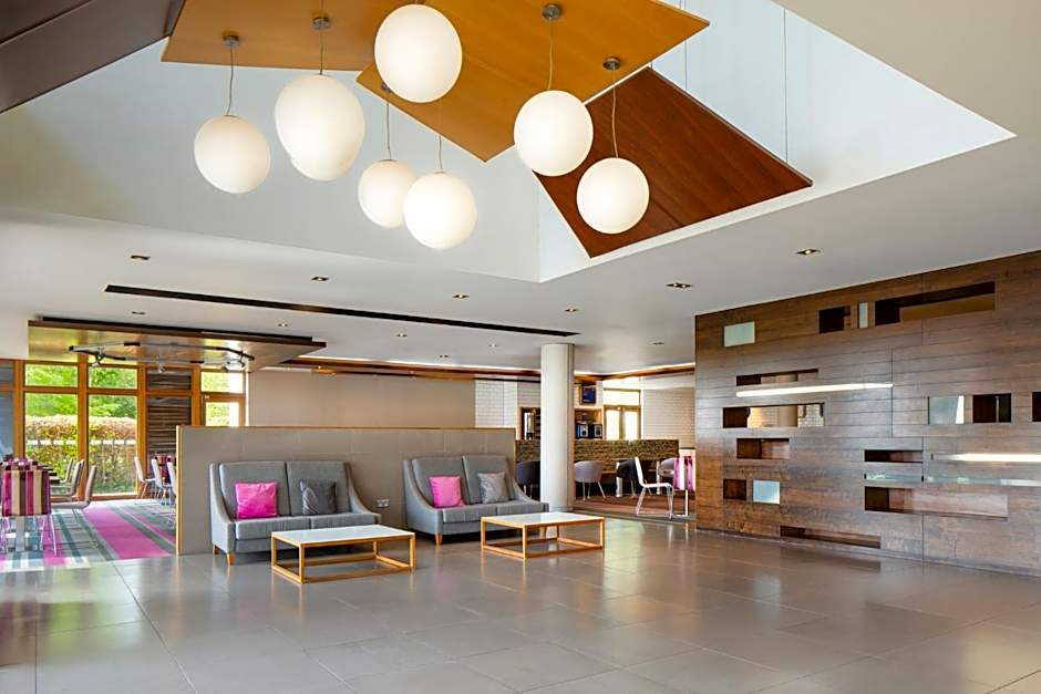 Holiday Inn Express London - Epsom Downs By IHG