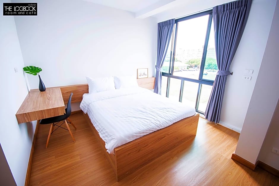 The LogBook room and cafe'