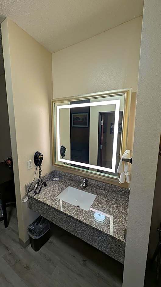 Quality Inn & Suites Wichita Falls I-44