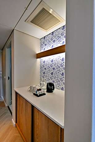 Classic King or Twin Room with Bath and Shower