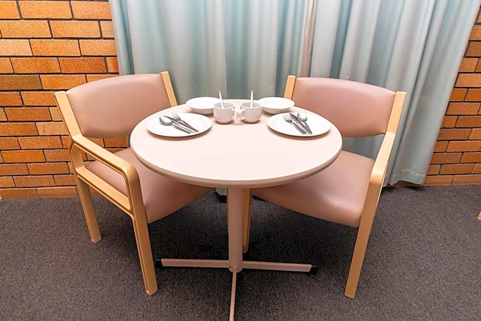 All Travellers Motor Inn