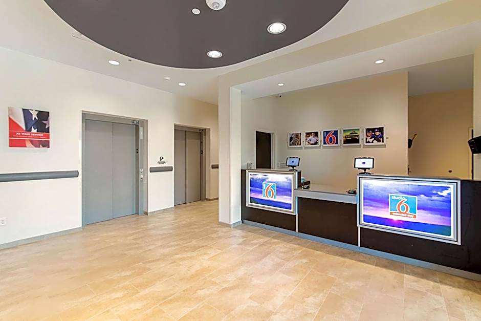 Studio 6 Austin Airport
