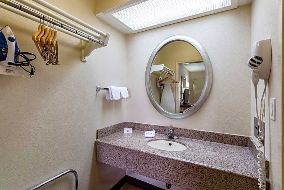 Red Roof Inn Bowling Green