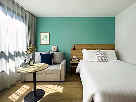 King Room with Roll-In Shower - Disability Access