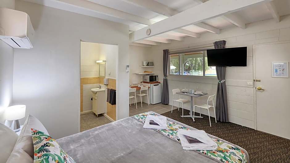 Oasis Motel