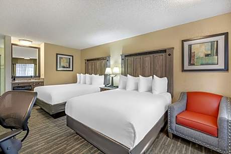 Queen Room with Two Queen Beds and Bath Tub - Disability Access