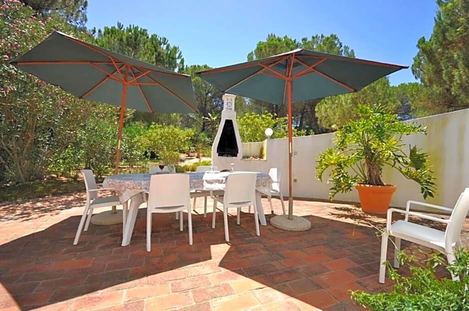 Fantastic outdoor area, private pool, Tennis Court Golf Practice Facility