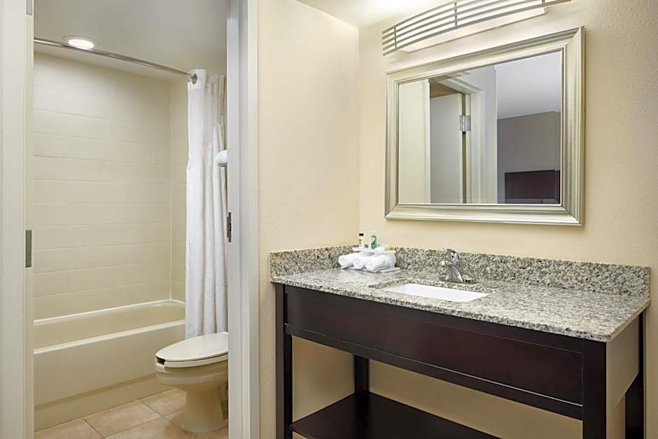 Holiday Inn Express & Suites Alpharetta By IHG