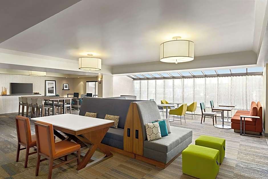 Photo 1 of 23 of Hampton Inn By Hilton Portland Airport