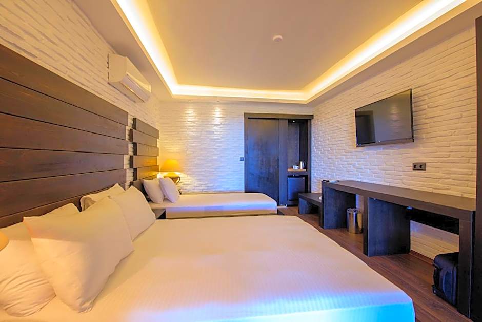 Manaspark Deluxe Hotel