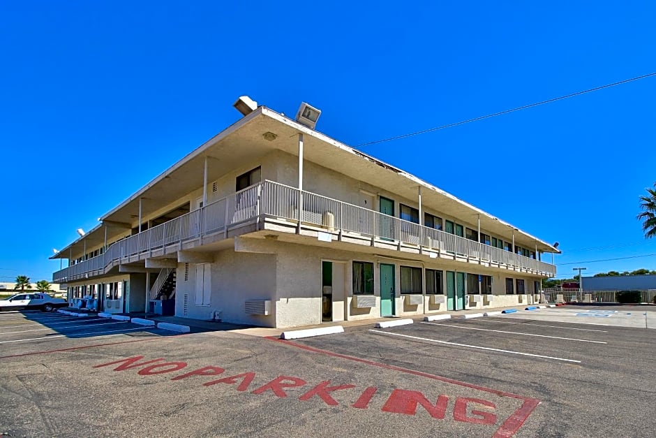 Motel 6 Nogales, AZ - Mariposa Road