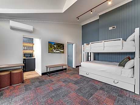 Superior Lakeview Apartment