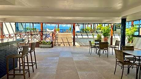 Flat mobiliado, beira mar na melhor localização da Praia do Cabo Branco - João Pessoa PB