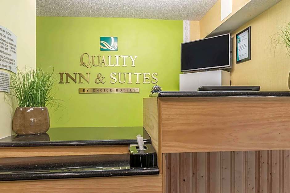 Quality Inn & Suites Pittsburgh Harmarville
