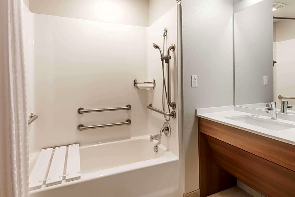 Microtel Inn & Suites by Wyndham Altoona