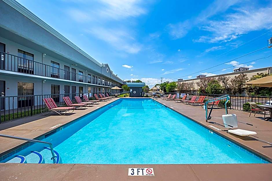 Quality Inn & Suites Greenville - Haywood Mall