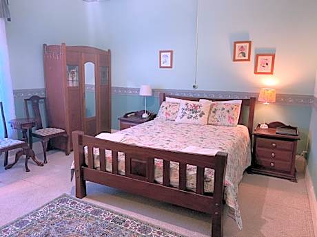 Xavier Herbert Queen Suite