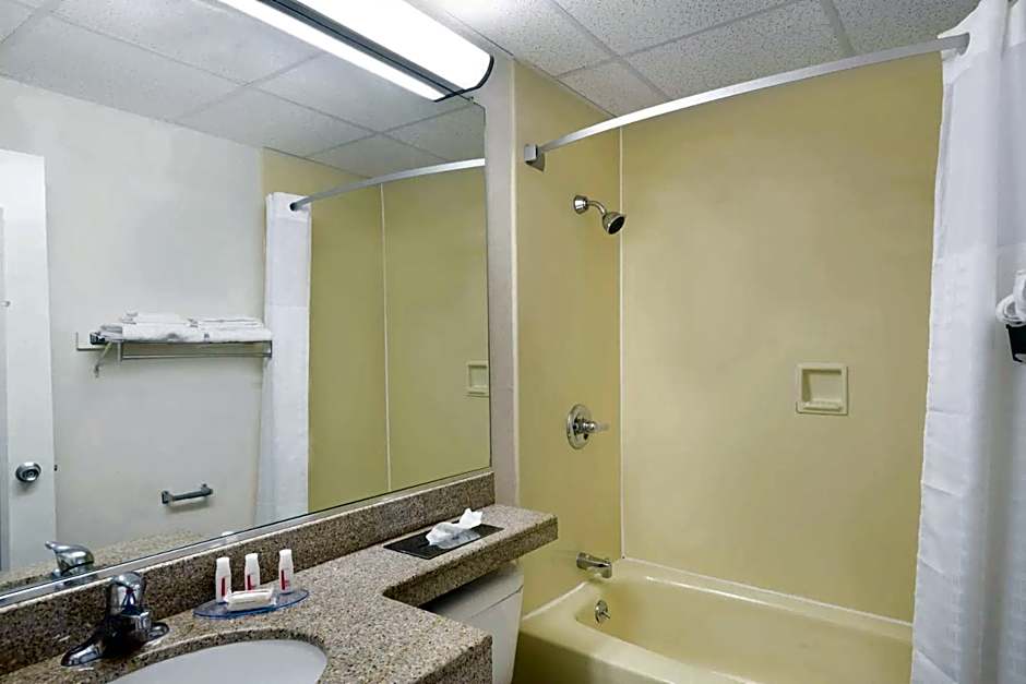 Howard Johnson by Wyndham Newburgh