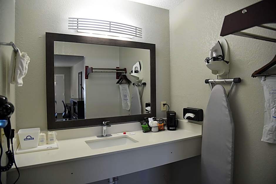 Days Inn by Wyndham Goose Creek