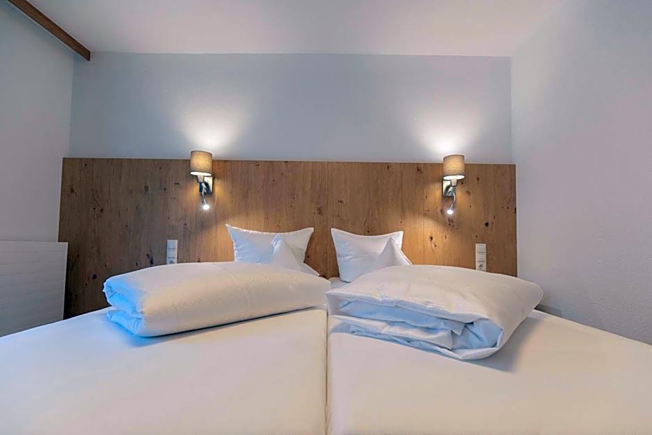 Photo 1 of 6 of Double Room