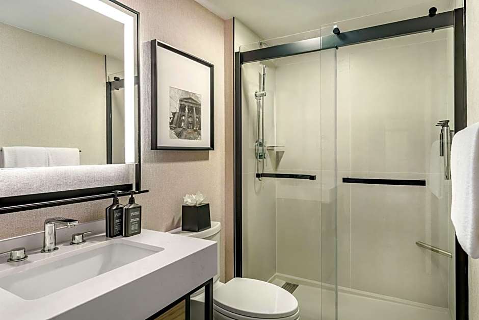 Sheraton Commander Hotel