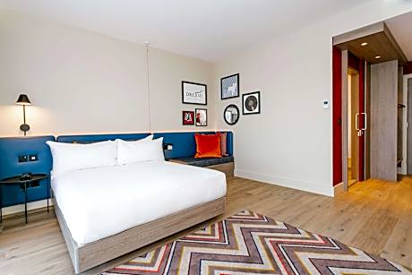 Queen Accessible Room