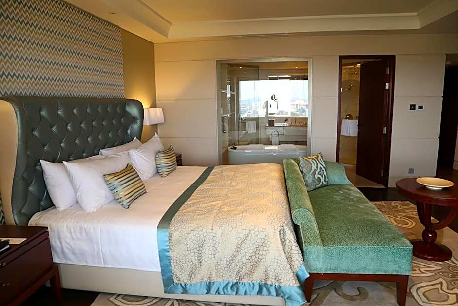 Photo 1 of 7 of Club 1 King Bed, City View