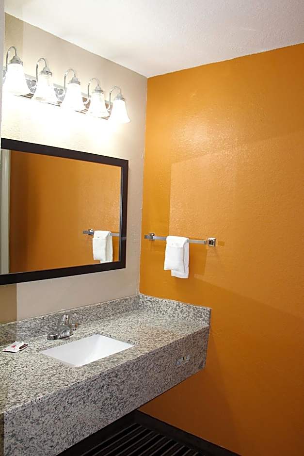 Westbridge Inn & Suites