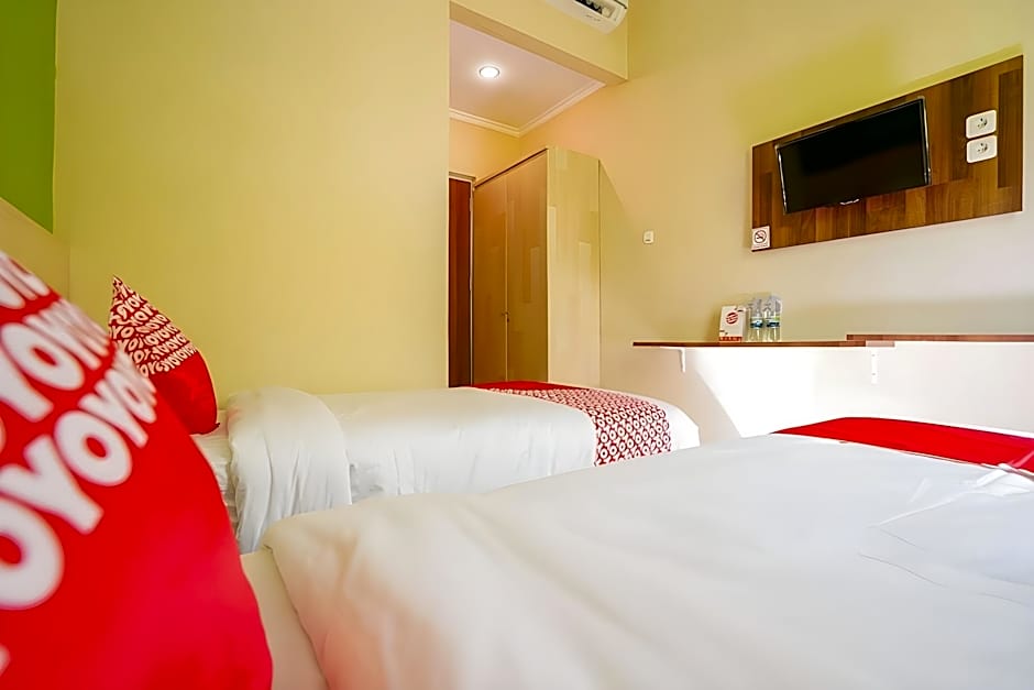 Hotel O Surabaya near Surabaya Town Square formerly Kupang Gunung Residence