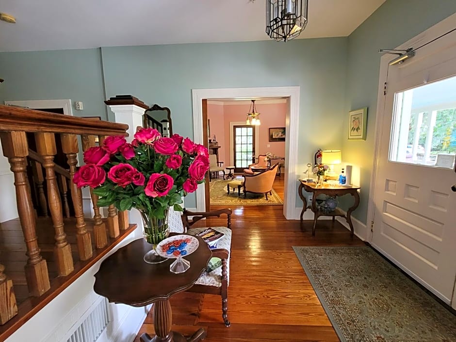 Camellia Rose Inn- King Room Southern Charm