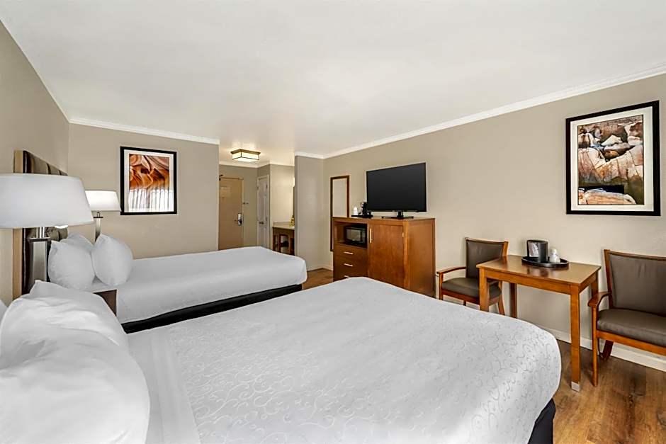 Best Western Plus Northwoods Inn